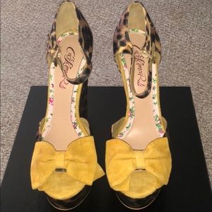 CECE LAMOUR PEEP TOE PLATFORMS